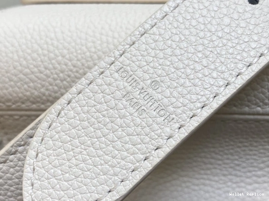 Cheap Soft LOUIS VUITTON Twist-27*19*9CM 0718